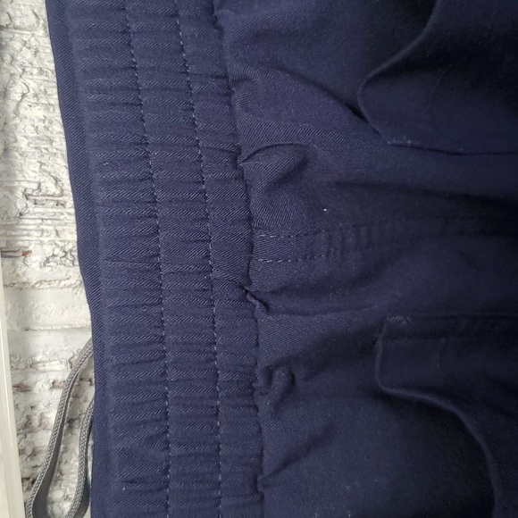 Like new Figs Yola navy scrub bottoms - Picture 7 of 9